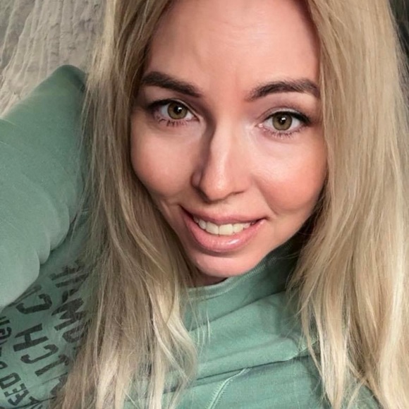 Meet your Posher, Kelly! - Picture 2 of 3